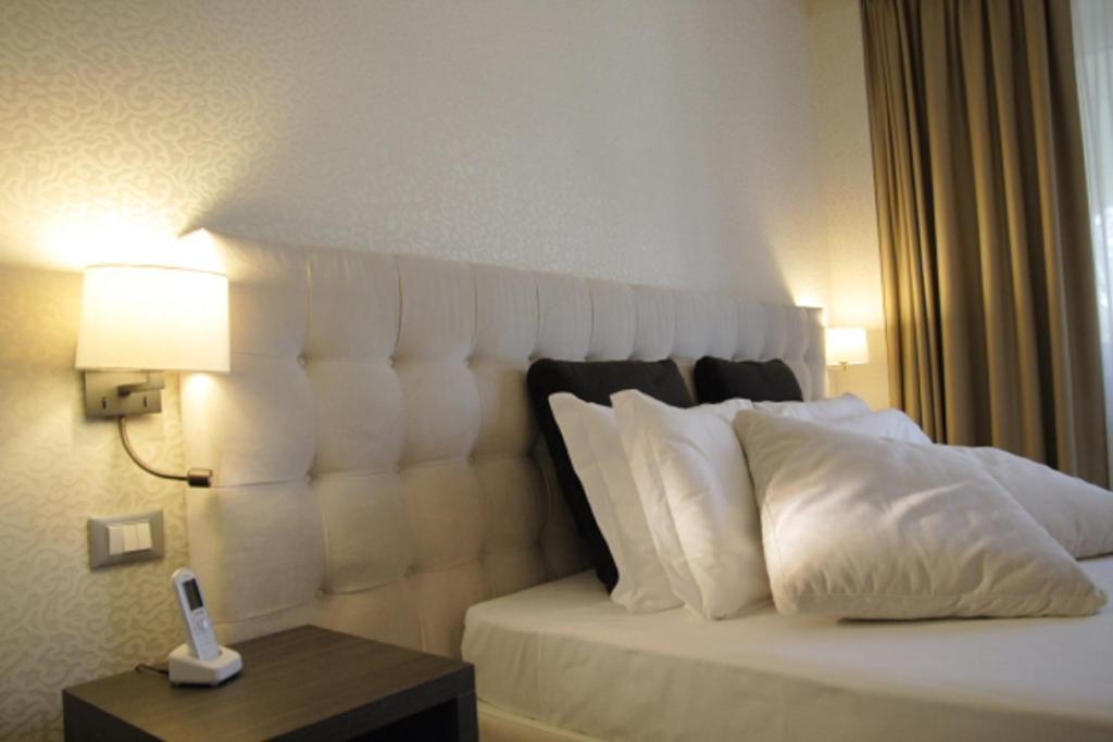 Hll Hotel Lungolago Lecco-Como Lake Buitenkant foto